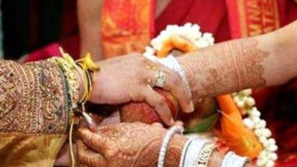इस पूरे घटनाक्रम के दौरान पुलिस भी रही मौजूद
