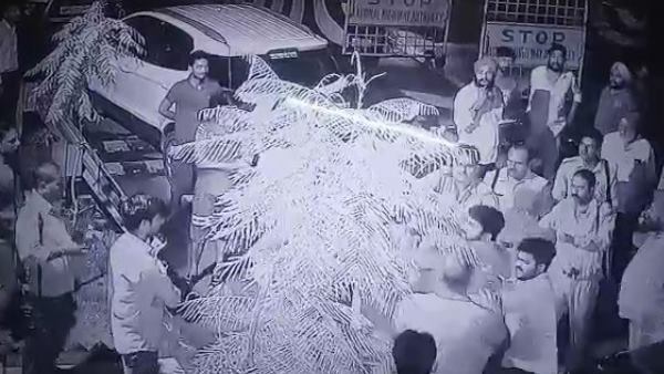 miscreants beats up toll plaza employees in bahraich miscreants beats up toll plaza employees in bahraich