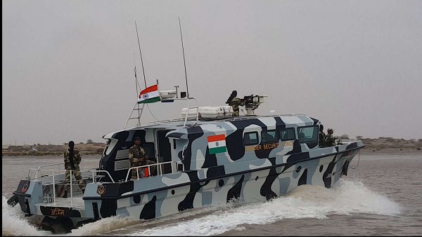पाक प्रशिक्षित कमांडो और आतंकी उसपार से घुस सकते हैं