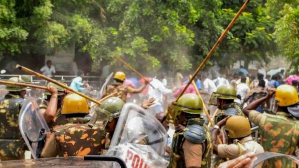 Delhi Police to purchase 2000 electric stun guns and electric batten for security Delhi Police to purchase 2000 electric stun guns and electric batten for security