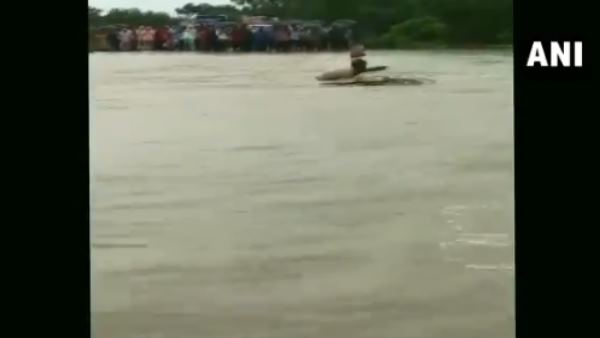 madhya pradesh Man washed away while crossing a flooded river in Rajgarh madhya pradesh Man washed away while crossing a flooded river in Rajgarh
