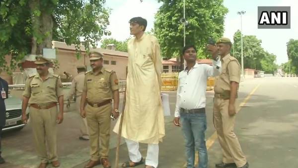 Dharmendra, Indias tallest man seeking UP Govts aid for a hip replacement surgery Dharmendra, Indias tallest man seeking UP Govts aid for a hip replacement surgery
