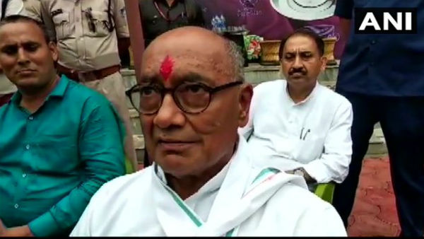 दिग्विजय सिंह ने भी साधा निशाना