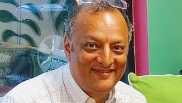 एयरपोर्ट पर चोरी करते पकड़े गए 17 होटलों के मालिक दिनेश चावला, रह चुके हैं डोनाल्ड ट्रंप के बिजनेस पार्टनर एयरपोर्ट पर चोरी करते पकड़े गए 17 होटलों के मालिक दिनेश चावला, रह चुके हैं डोनाल्ड ट्रंप के बिजनेस पार्टनर