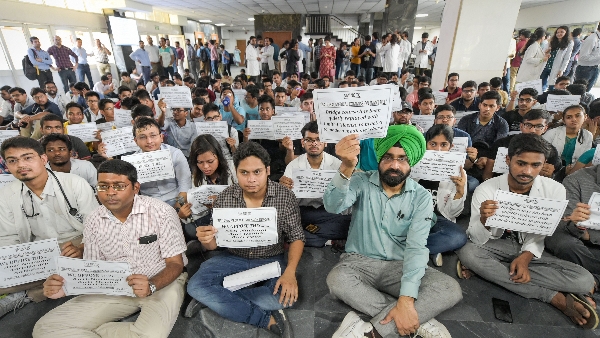 Resident Doctors Association to continue tomorrow their strike against National Medical Commission Bill Resident Doctors Association to continue tomorrow their strike against National Medical Commission Bill