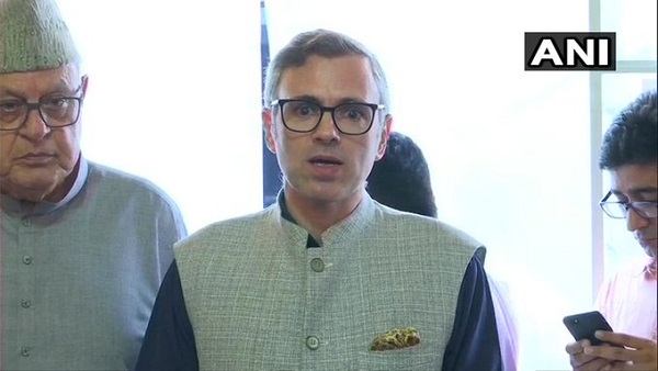 Omar Abdullah meets pm modi to tell him the situation in jammu kashmir Omar Abdullah meets pm modi to tell him the situation in jammu kashmir