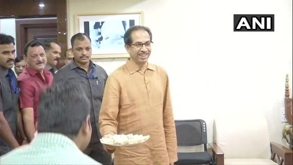 Article 370: sweets distributed by Shiv Sena Chief Uddhav Thackeray in mumbai Article 370: sweets distributed by Shiv Sena Chief Uddhav Thackeray in mumbai