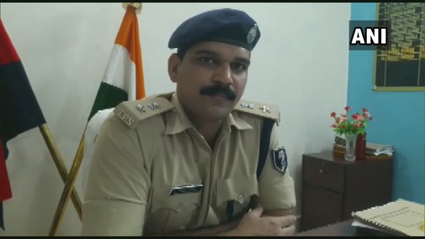 Bihar: Three people beaten by mob in Gaya on suspicion of being child-lifters Bihar: Three people beaten by mob in Gaya on suspicion of being child-lifters