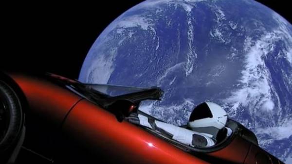 Elon Musks Tesla Roadster Completed Their First Trip Around the Sun Elon Musks Tesla Roadster Completed Their First Trip Around the Sun