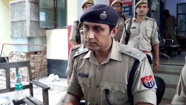 man beaten up by mob allegedly child theft in etawah man beaten up by mob allegedly child theft in etawah