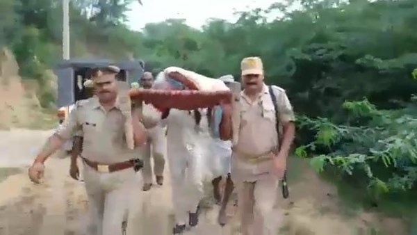 मदद के लिए पहुंची पुलिस