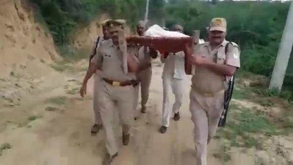 बारिश की वजह से सड़कें खराब