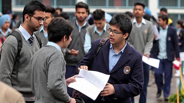 CBSE issued a circular to the Delhi Government that SC/ST students will have to pay Rs 50 only for Class X and Class XII Board examinations. CBSE issued a circular to the Delhi Government that SC/ST students will have to pay Rs 50 only for Class X and Class XII Board examinations.