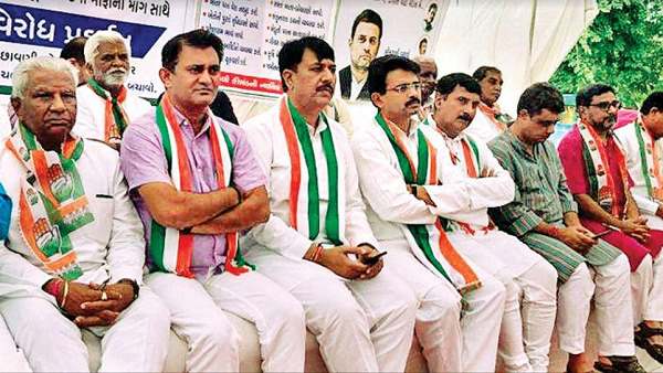 पांच से सात कांग्रेसियों का यह कहना