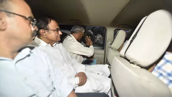 इधर, वकीलों ने की चिदंबरम की जमानत की मांग