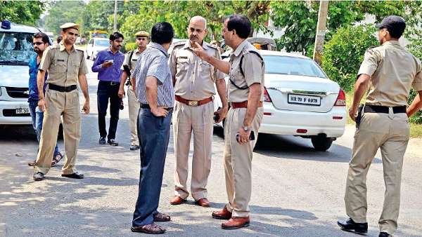 बिजारनिया ने रेड कॉर्नर नोटिस जारी कराया