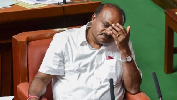 विधायकों के बागी होने के बाद गिर गई सरकार