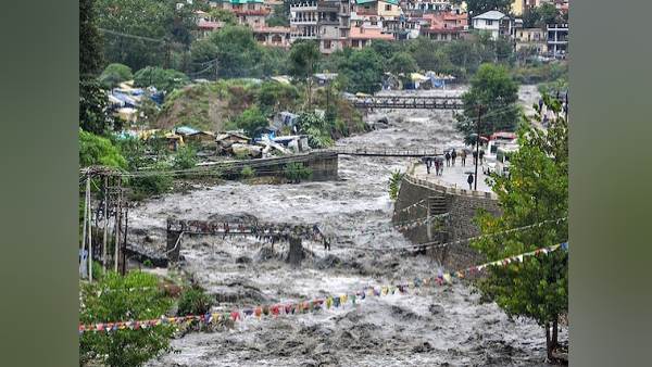 लोग बह जाने से प्रशासन ने रास्ता बंद करवा दिया