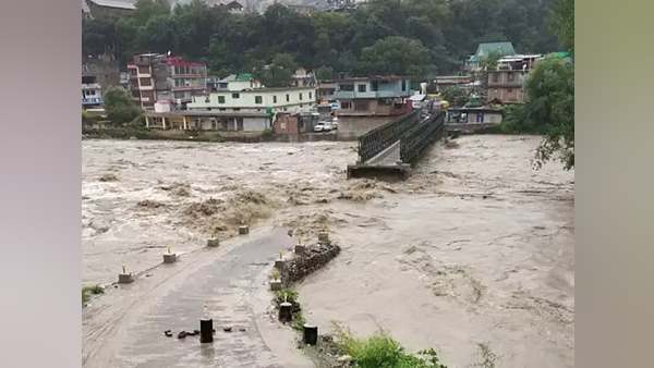 13 हजार फंसे, 400 गुजराती
