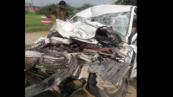 father, mother and his son died in an accident on highway father, mother and his son died in an accident on highway