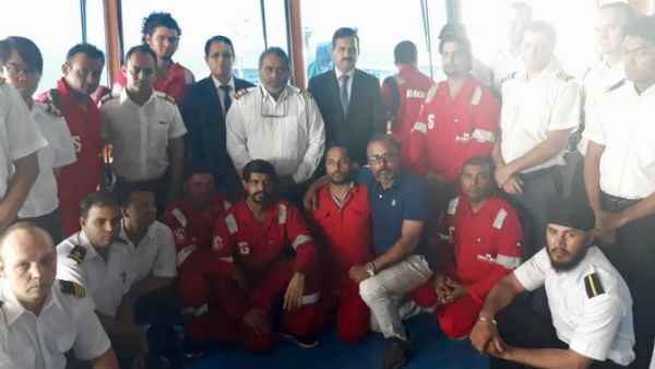 स्टेना इंपेरो पर फंसे हैं 18 भारतीय
