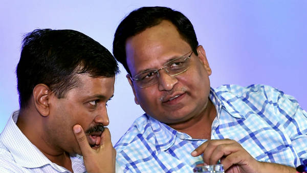 आधे घंटे तक कार में बंधक बने रहे दिल्ली के मंत्री