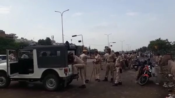 40 थानों की पुलिस मौके पर लगाई