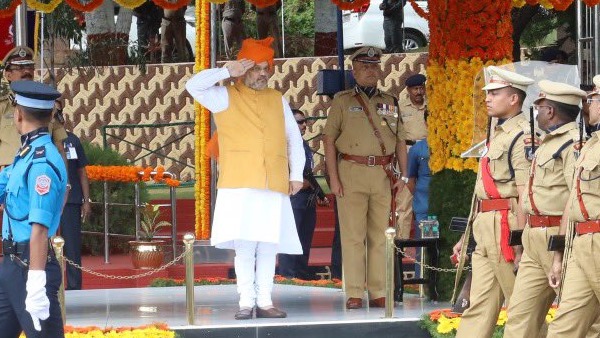 आईपीएस अधिकारियों की पासिंग आउट परेड शामिल हुए शाह आईपीएस अधिकारियों की पासिंग आउट परेड शामिल हुए शाह