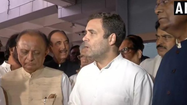 श्रीनगर से जबरन लौटाए जाने पर बोले राहुल, मैं तो गवर्नर के बुलावे पर गया था श्रीनगर से जबरन लौटाए जाने पर बोले राहुल, मैं तो गवर्नर के बुलावे पर गया था