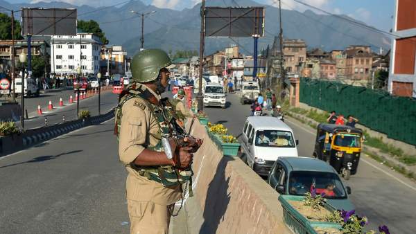 धारा 370 खत्म होने से पाकिस्तान में मचा हाहाकार