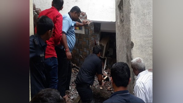 jamnagar: two floors building collapse, two death jamnagar: two floors building collapse, two death