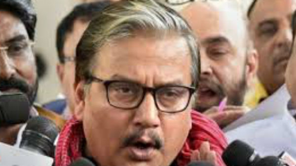 दिल्ली विश्वविद्यालय के सोशल वर्क डिपार्टमेंट के हेड भी रहे झा