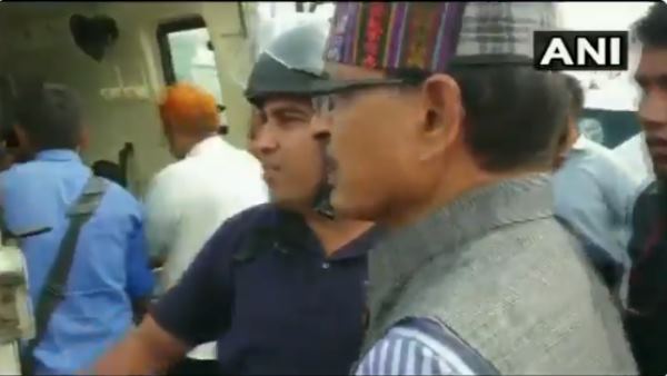 Madhya Pradesh Shivraj Singh Chouhan stops convoy to help injured motorcyclist Madhya Pradesh Shivraj Singh Chouhan stops convoy to help injured motorcyclist