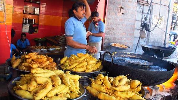 जोधपुर में मिर्ची बड़े की 1000 दुकानें