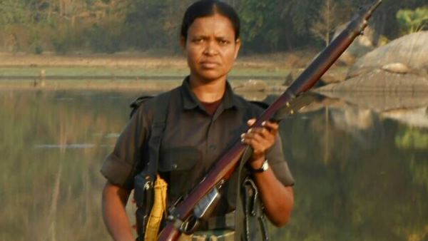 आमने सामने आए भाई बहन और बरसने लगी गोलियां