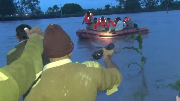 flood hit north Karnataka , Thousands Rescued; Train Services Affected flood hit north Karnataka , Thousands Rescued; Train Services Affected