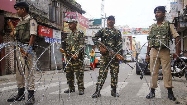 four computers are the only means for journalists in Kashmir to send stories four computers are the only means for journalists in Kashmir to send stories