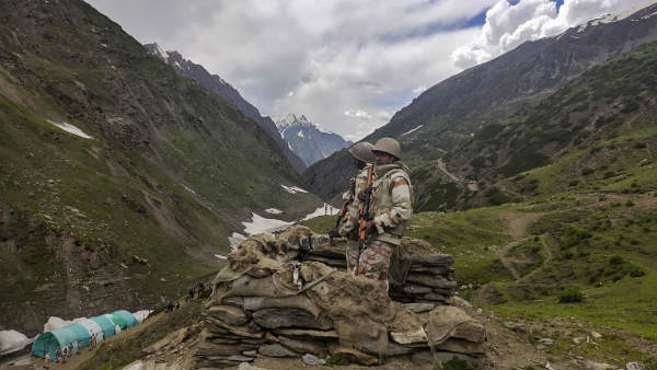 आर्मी, एयरफोर्स हाई अलर्ट पर