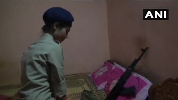 डॉक्टरी का सपना छोड़ बहन ने पहनी खाकी