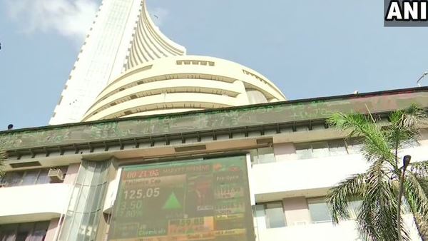 शेयर बाजार: सेंसेक्स 585 अंक उछला, निफ्टी 11,000 के पार शेयर बाजार: सेंसेक्स 585 अंक उछला, निफ्टी 11,000 के पार