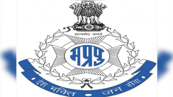 दोस्तों के साथ नरसिंहगढ़ घूमने गईं