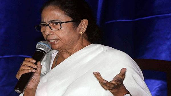 Mamata Banerjee announces Rs 25 000 each for all Durga puja committees this year Mamata Banerjee announces Rs 25 000 each for all Durga puja committees this year