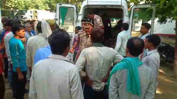 couple set themselves on fire inside the police station couple set themselves on fire inside the police station