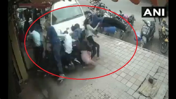 तेज रफ्तार कार ने मारी टक्कर