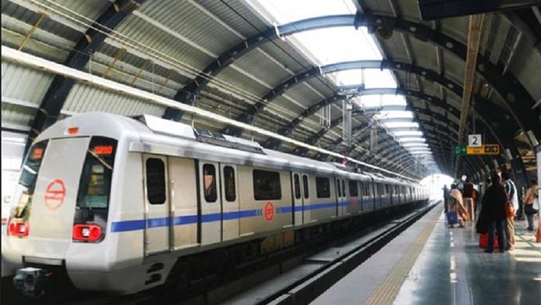 दिल्ली: टैगोर गार्डन मेट्रो स्टेशन पर ट्रेन के आगे कूदकर युवक ने दी जान दिल्ली: टैगोर गार्डन मेट्रो स्टेशन पर ट्रेन के आगे कूदकर युवक ने दी जान