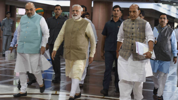सही वक्त का इंतजार कर रही थी सरकार