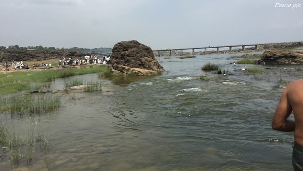 Gujarat: Three men jumped in the narmada river, two bodies found Gujarat: Three men jumped in the narmada river, two bodies found