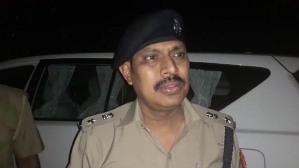 आरोपी फरार, परिजनों का पुलिस पर लापरवाही का आरोप