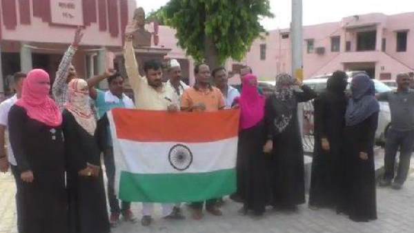 muslim women distribute sweets and dance after article 370 scrapped muslim women distribute sweets and dance after article 370 scrapped