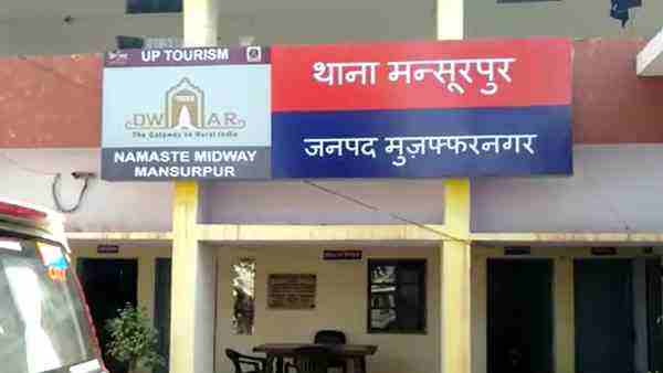 माता-पिता गए थे खेत पर